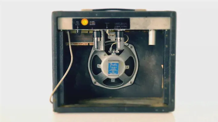 How to upgrade your junior combo amp with a Celestion Eight 15