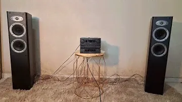 Test Bass - Panasonic micro system ch7 bi-amp Celestion F30