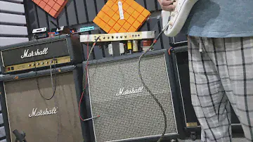 Marshall Major 1970 + 4 x Celestion G12H RedBack 150w + silver guitar cables + silver plectrum.